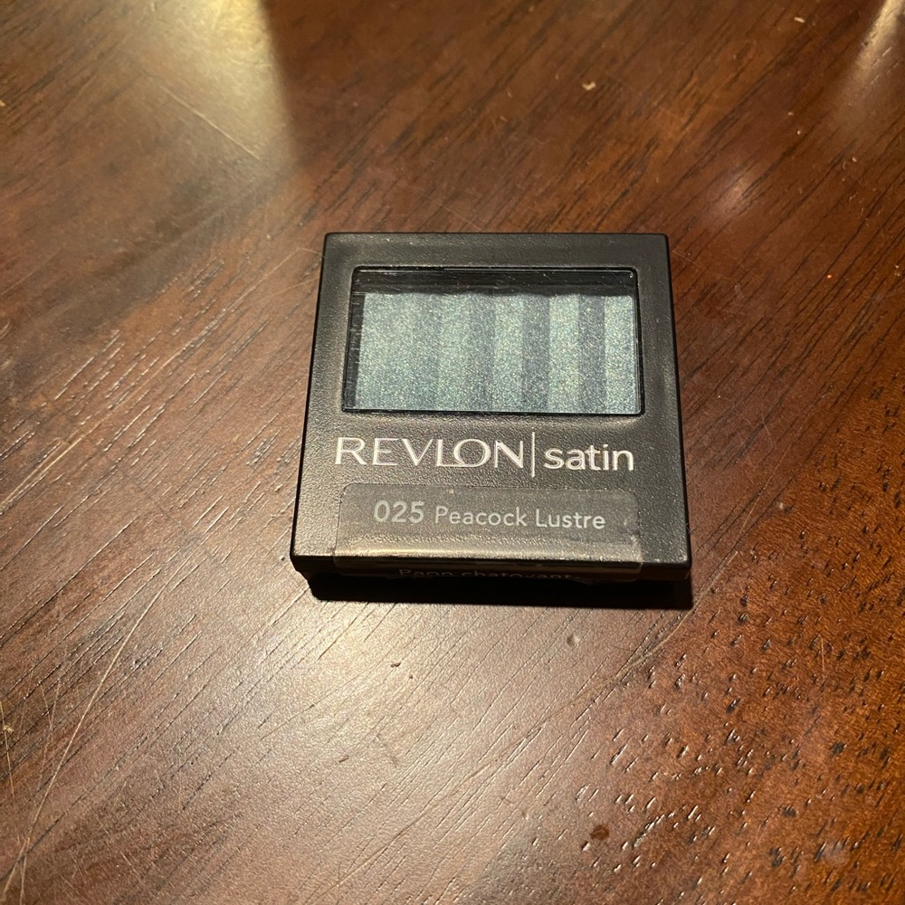 REVLON / SATIN EYE SHADOW # 025 PEACOCK LUSTRE BRAND NEW/ SEALED HTF